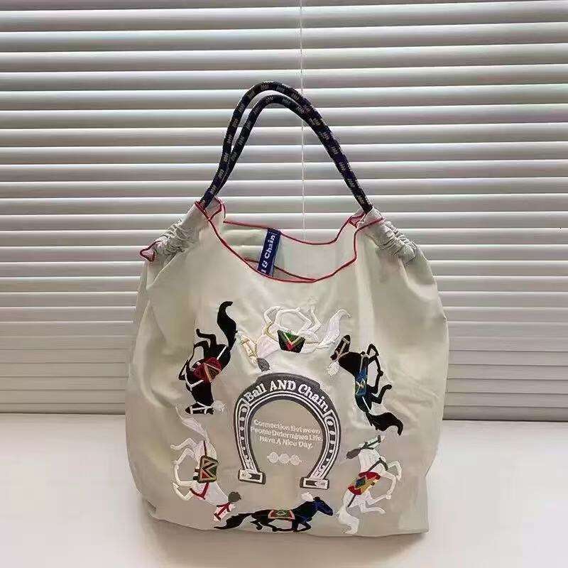 Luxury Shoulder Bags Totes Hobo New Japanese Style Fashion All Match Colorful Floral Horse Embroidery Letter Pattern Simple Casual Shoulder Bag For Wo