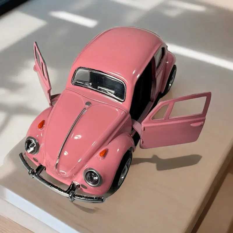 138 Scale Alloy Car Yellow Pink Double Door Inertia Pull-back Car Retro Beetle Alloy Car Model Toy Tabletop Decoration Y260316