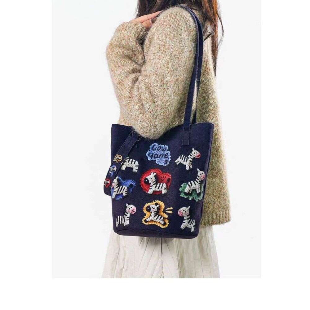 Luxury Shoulder Bags Totes Hobo Year Of The Horse Zodiac Bucket Bag Women New Fashion Crossbody Bag For Work Commute Denim Knit Casual Versatile Handb