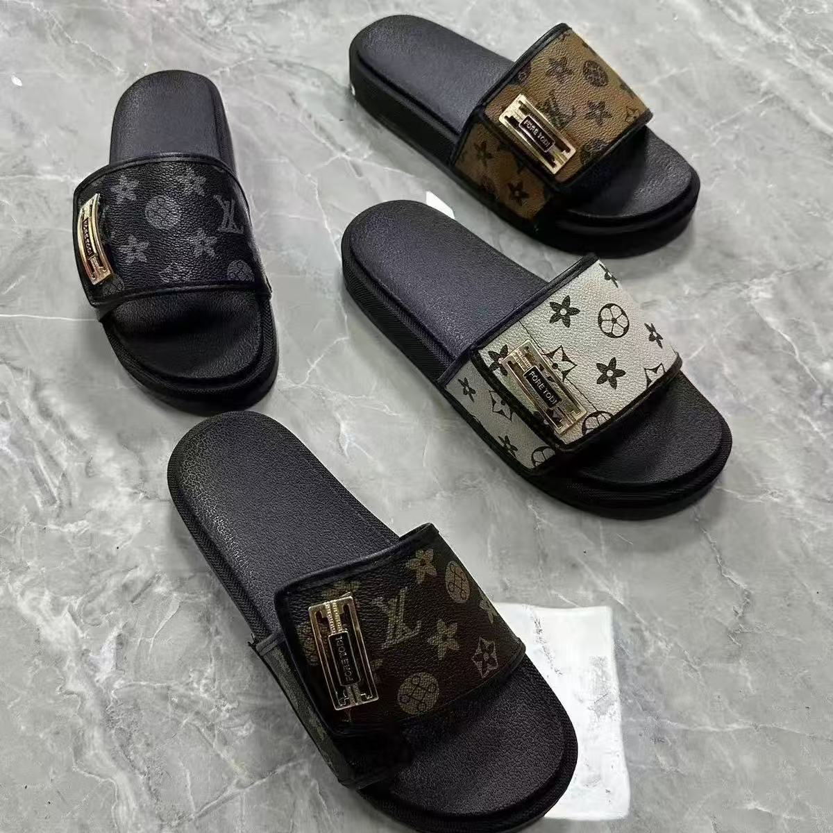 Top luxury brand designerIn the summer in 2026, men's women's monogram one-piece flip-flops are fashionable, simple and versatile, with free shipping