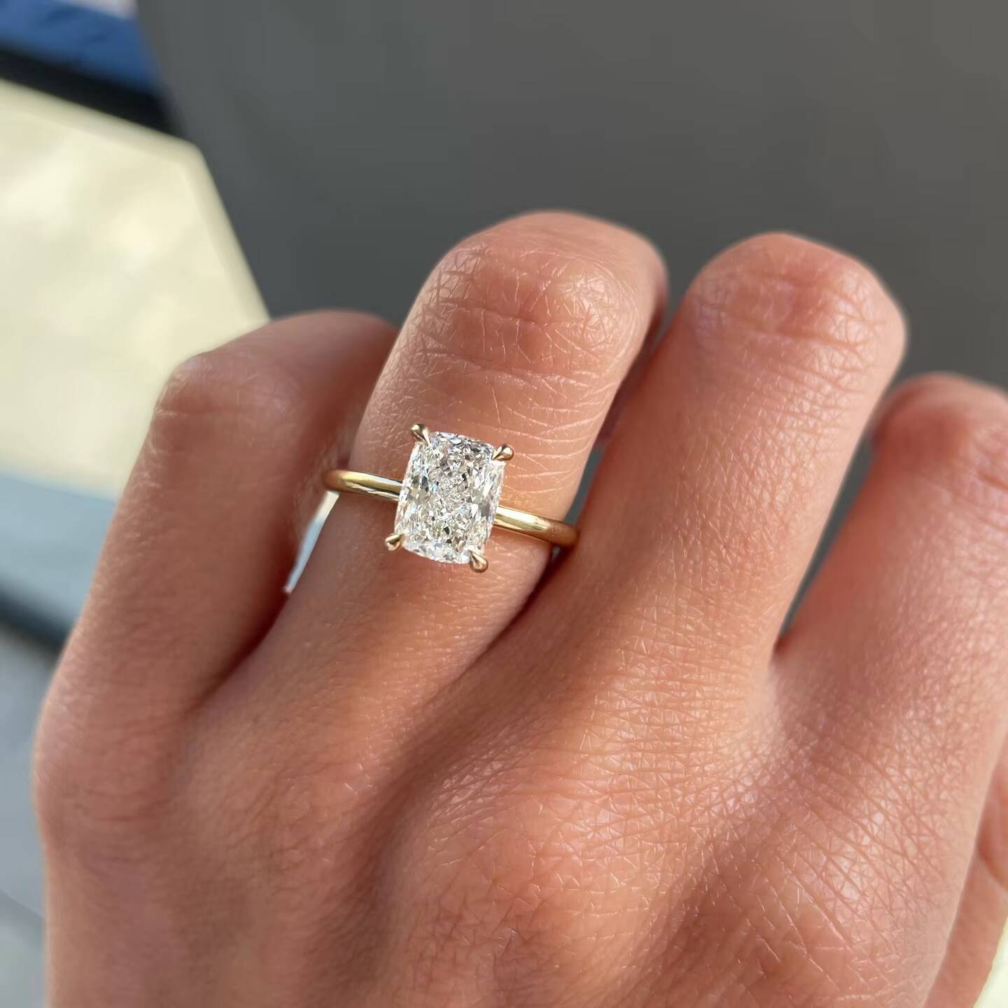 Luster Custom 10K14K18K Gold IGI Certified 2cts DEF VVS2 Elongated Cushion Lab Grown Diamond Engagement Ring