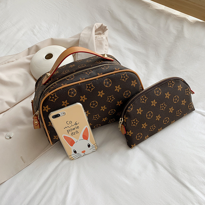 Large Capacity Makeup Bag, Letter Print Storage Pouch, Portable Waterproof Travel Handheld Toiletry Bag, Retro Minimalist Luxury Storage Bag Mother an