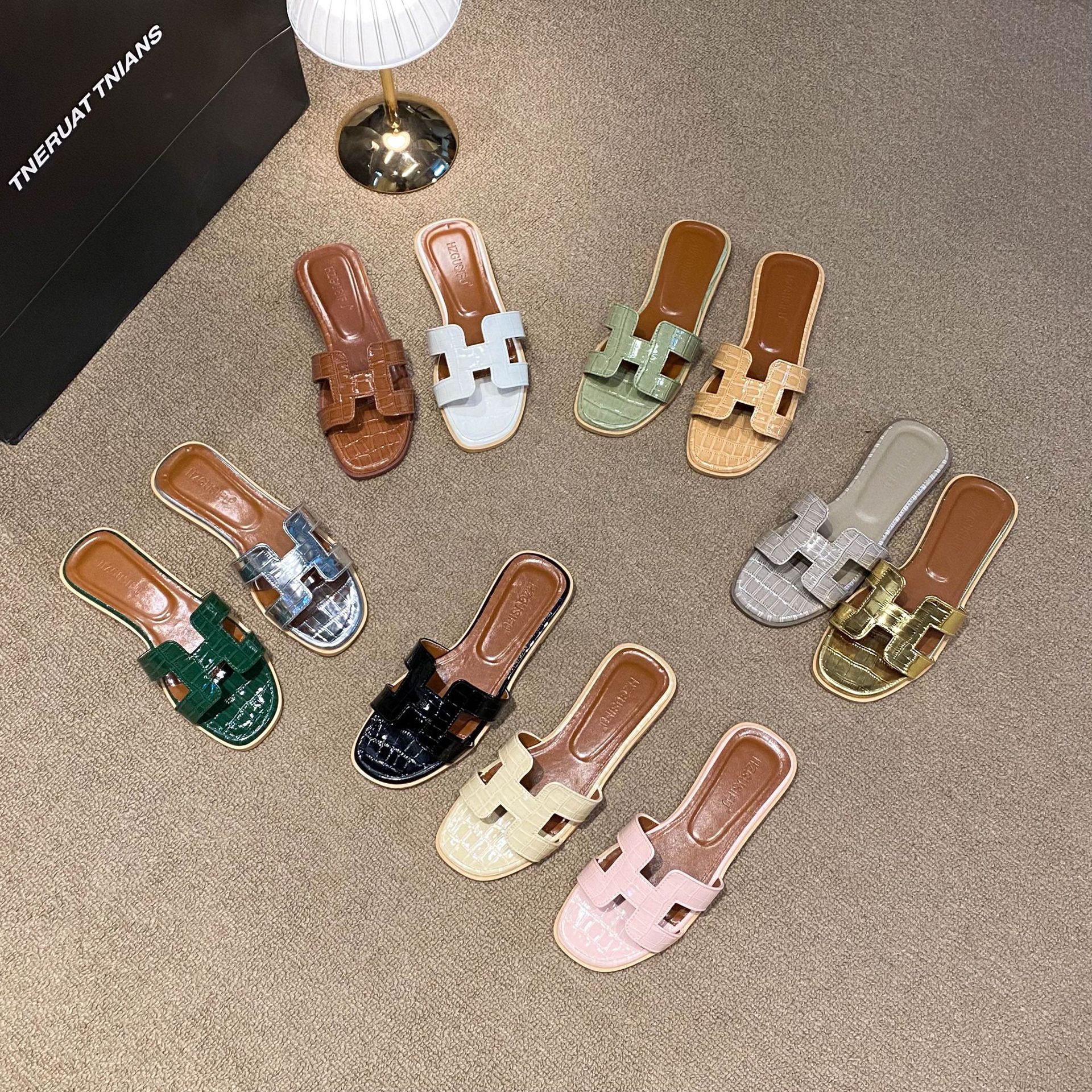 HZGUSIFU Free Shipping designer slipper for womens flat sandals pink green white black brown grey beige Fashionable and versatile flat slippers for wo