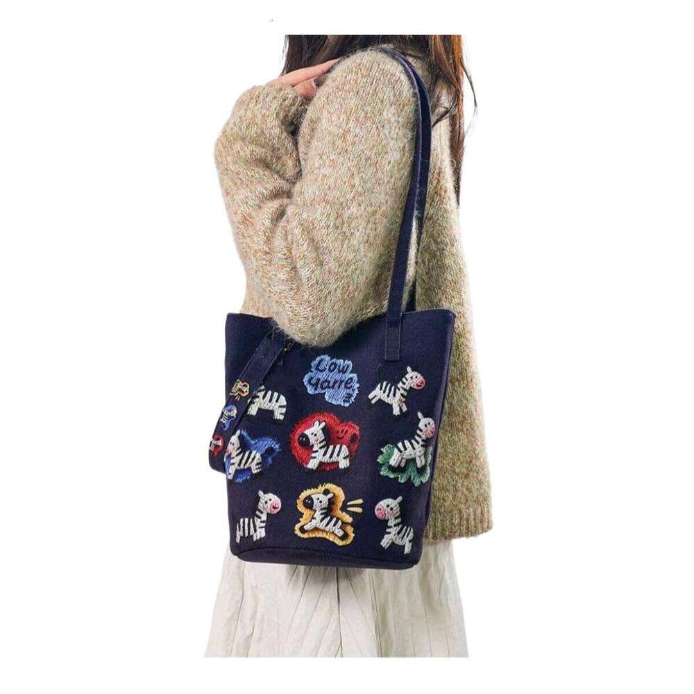 Luxury Shoulder Bags Totes Hobo Year Of The Horse Zodiac Bucket Bag Women New Fashion Crossbody Bag For Work Commute Denim Knit Casual Versatile Handb