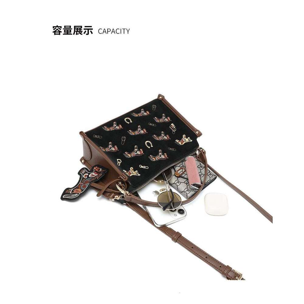 Luxury Shoulder Bags Totes Hobo CK WQ Spring Summer New Fashion Versatile Exquisite Embroidered Box Crossbody Bag G Black SENYY