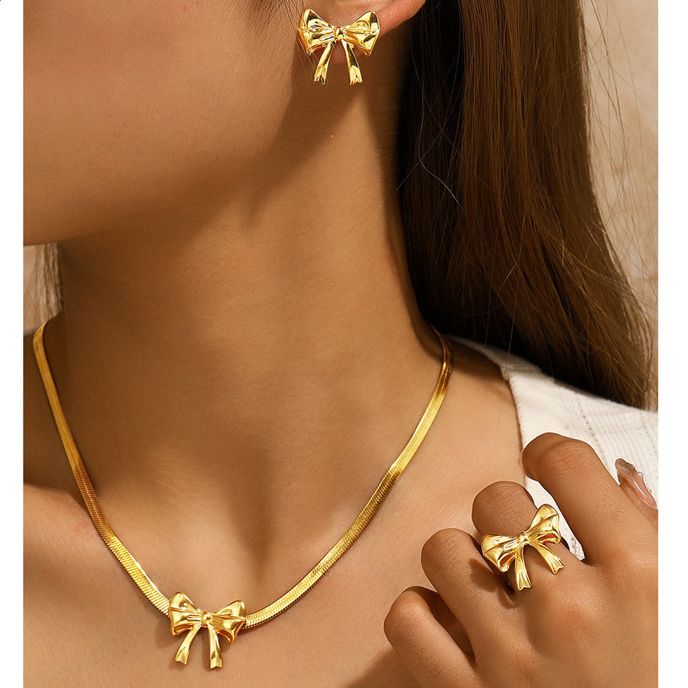 Korean-style niche design bow necklace earrings and ring set for women snake bone chain influencer style collarbone chain 201222