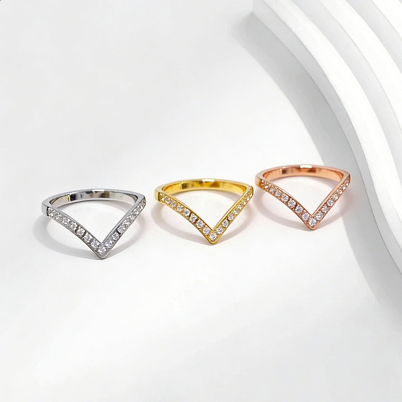 Minimalist Fashion VShaped Single Row Diamond Steel Ring for Women Versatile Niche Design HighEnd Light Temperament Index Finger Jewelry 260109
