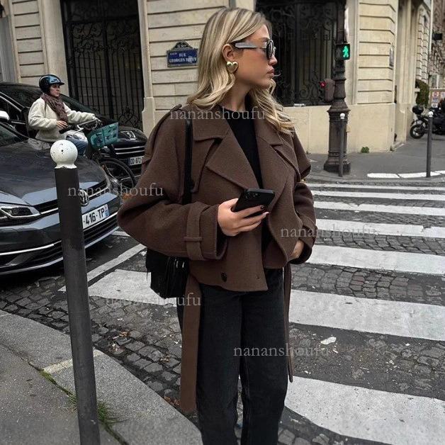 2026 Fashion Wool Collar Designer Jacket European And American Luxury Trendy Versatile Loose Double Button Jacket With Strap Long Sleeve Women's 