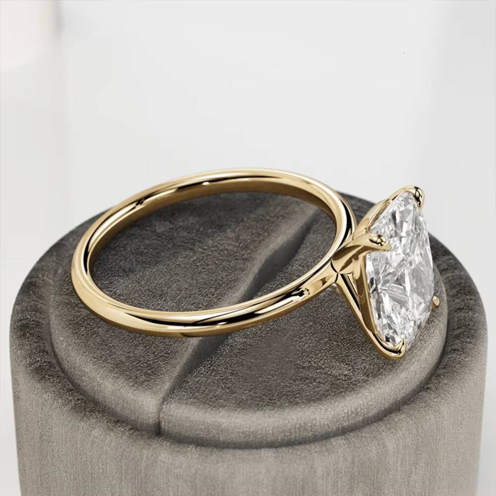 Custom Jewelry 18K White Gold Cushion Cut Lab Grown Diamond Solitaire Engagement Rings