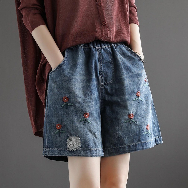 Koreanstyle washed denim shorts for women artistic embroidery ripped loose fit versatile wideleg Aline pants for women 210714