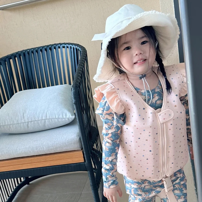 Life Vest Buoy Megartico Children Life Jacket Vest Kids Swimming Pool Life Vest Float Baby Swim Trainer Vest Kayak Beach Accessories 1-6 Years 231017