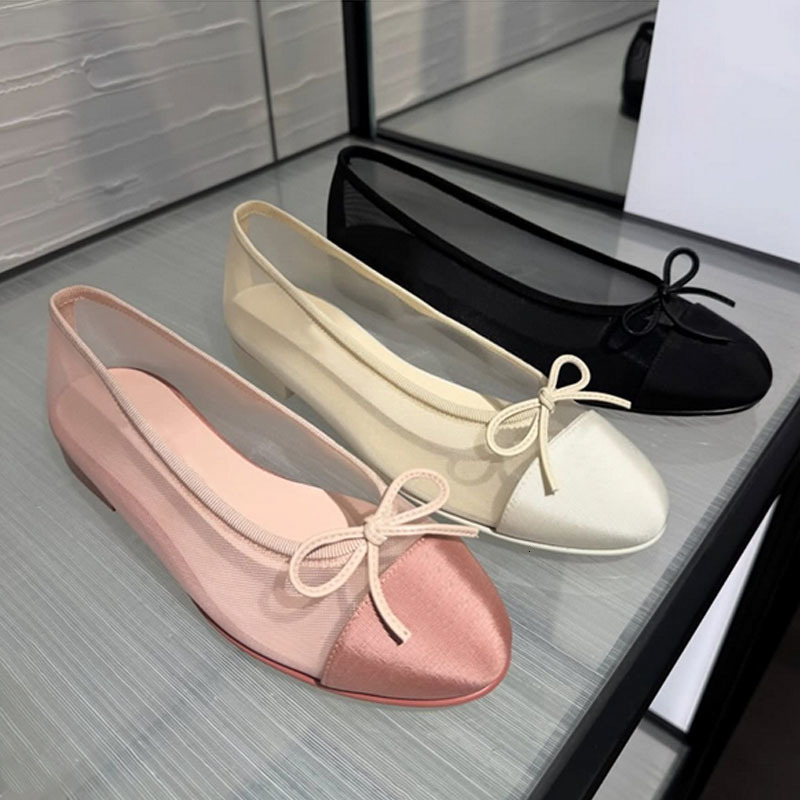 Designer Sandals Women Toe Slippers Fashionable Summer Leather Flip Flat Bottom Beach Shoes Loafers Ballet Flats Pumps 1057