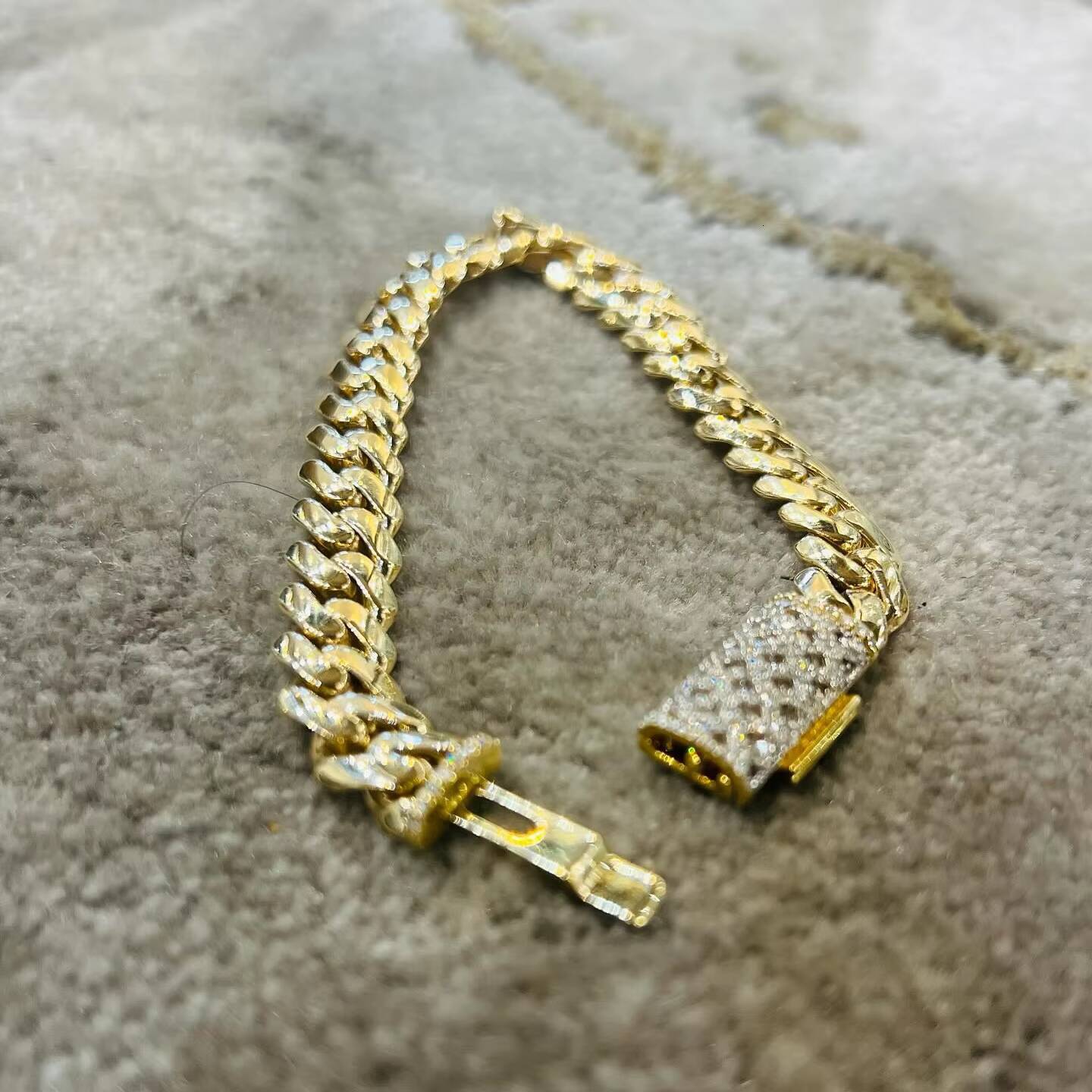 Sparkle Cuban Bracelet S925 18K Gold Plated Iced Out Clasp Moissanite Cuban Bracelet