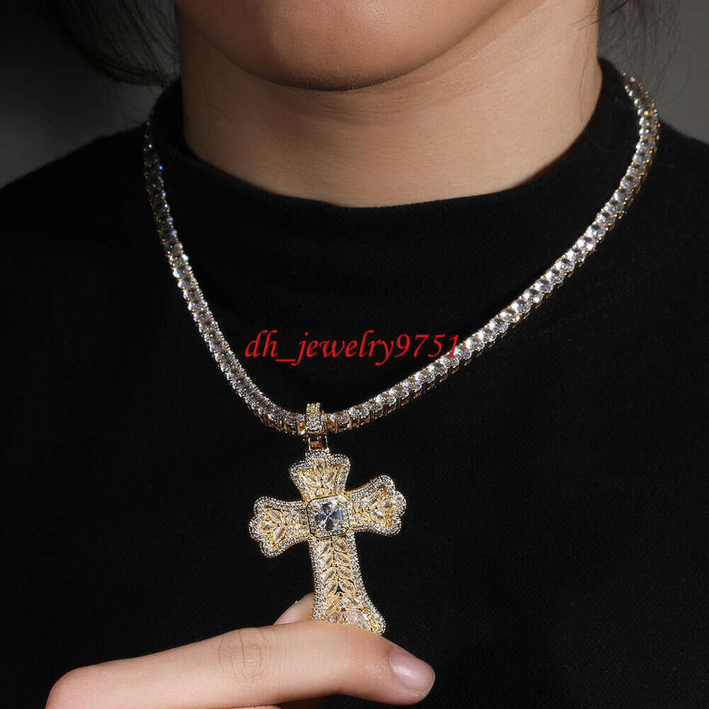 2026 Luxury Moissanite Hip Hop Jewelry S925 Sliver Diamond Ice Out Charm Cluster Fancy Cut Cross Pendant