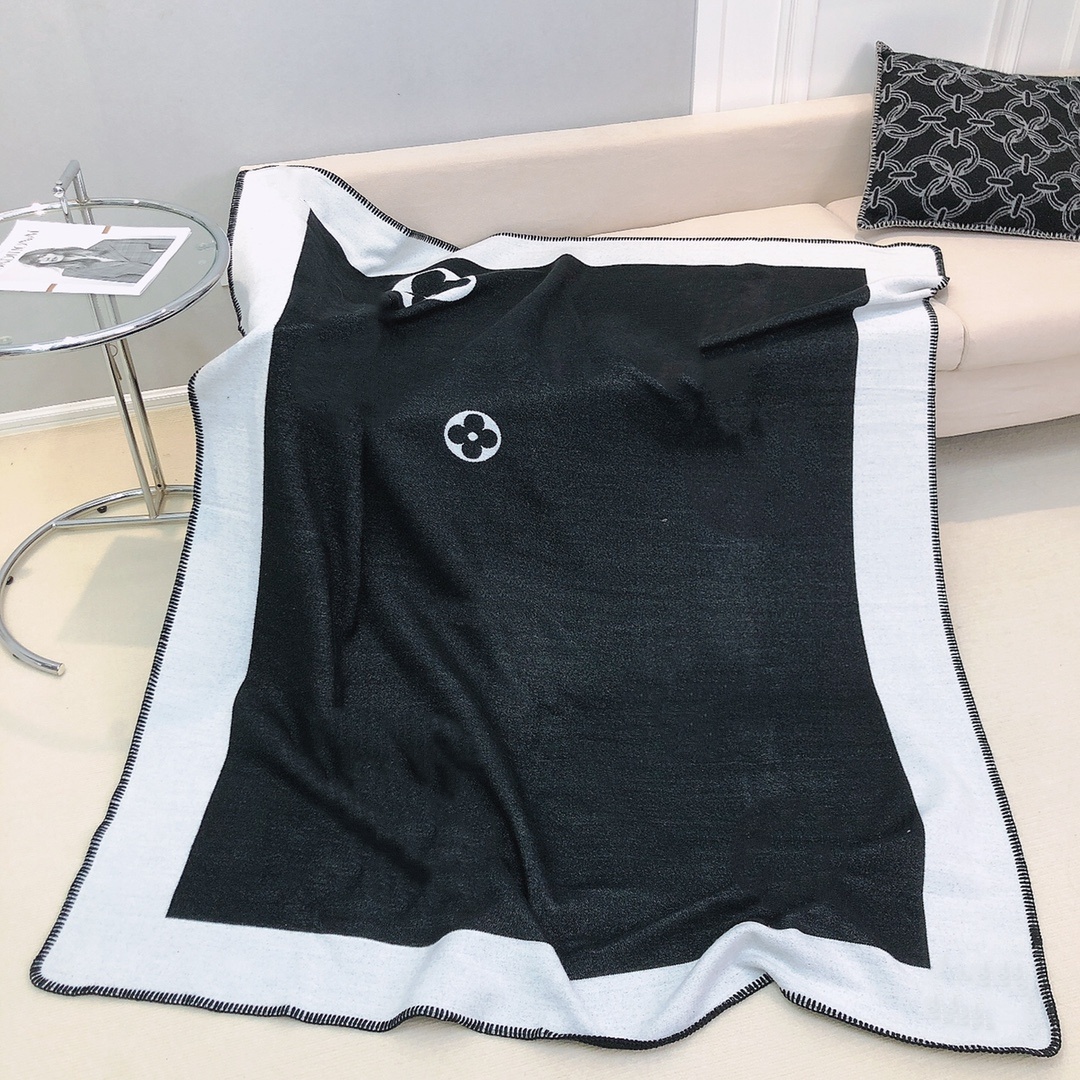 2025 Fashion designer brown vintage letter cashmere blanket large size classic outdoor cover blanket luxury home sofa air conditioning Portable throw blanket