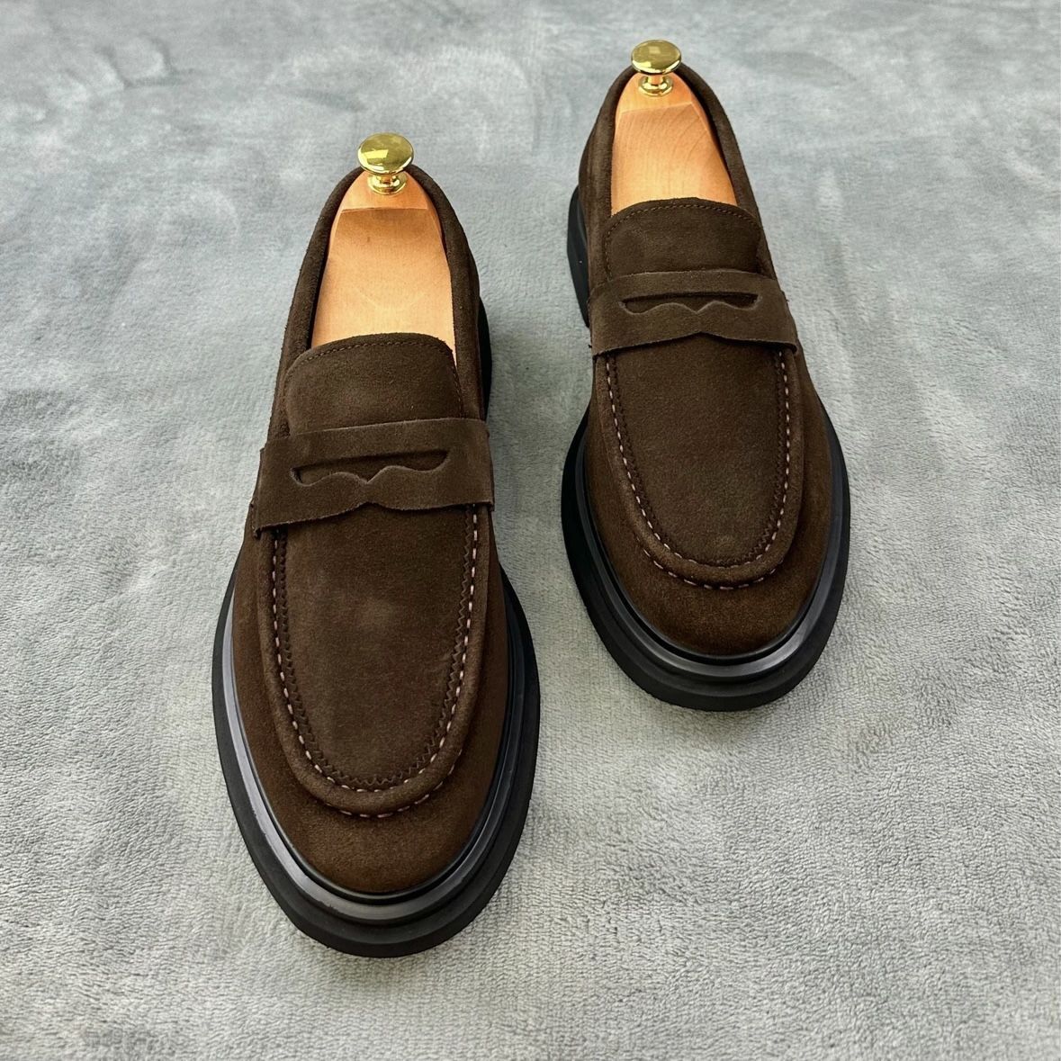 2026 Luxury European Style Business Fashion Casual Leather Shoes New Trendy Men's Slip-on Wear-resistant Casual British Style Suede Leather Shoes
