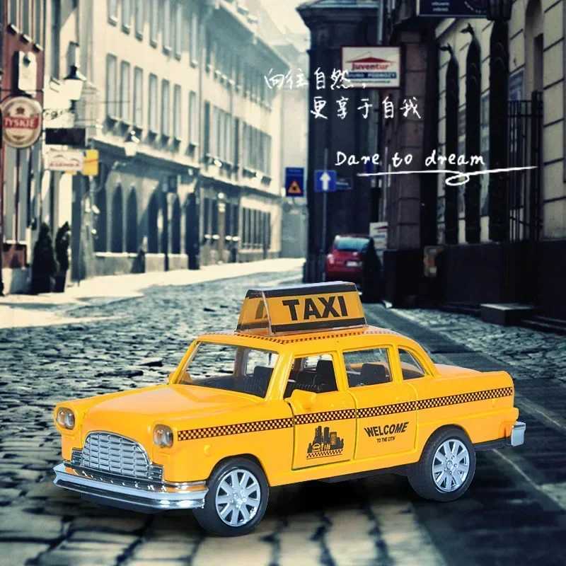 1/32 Retro Taxi Model Alloy Car Toy Miniature Car Collection Diecast Sound Light Kids Toys Childrens Day Gift D260317