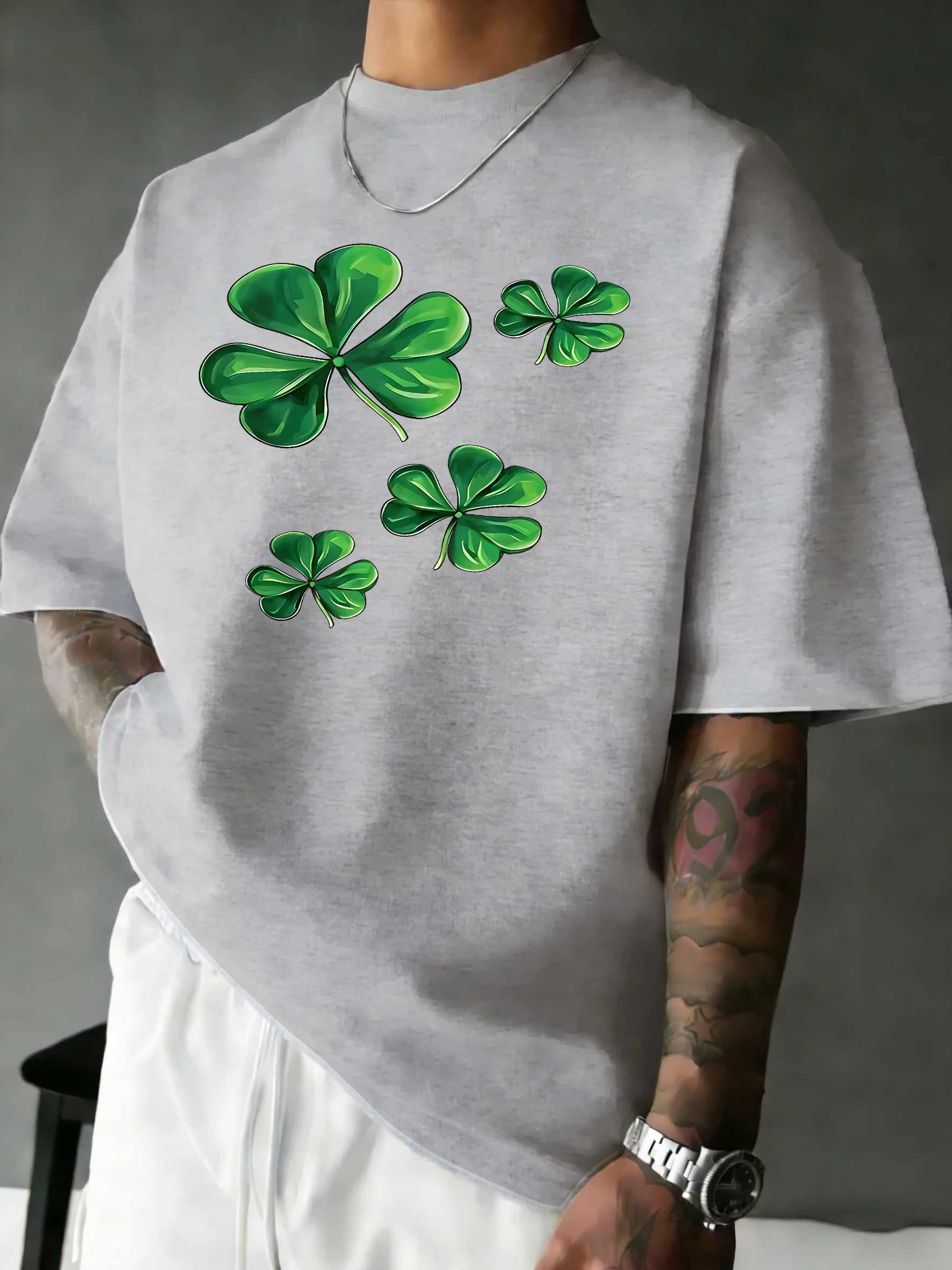 Green Four Leaf Cloverspattern Man Loose Tee Shirts Casual Cotton T-Shirt Breathable All-Match Top Oversized Basics Sportswear M260317