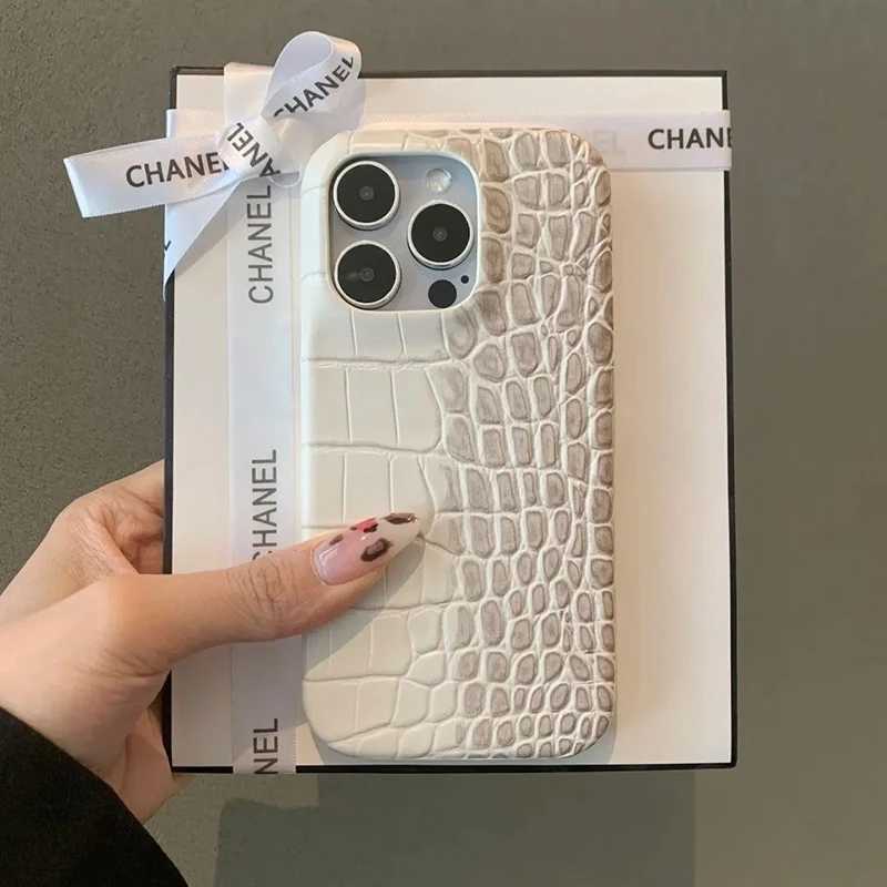 For iPhone 17 Pro Max 16 E 13 14 Plus 11 12 15 Pro Max XR X XS Luxury Crocodile Grain Leather Gradient Hard PC Shockproof Case C260314
