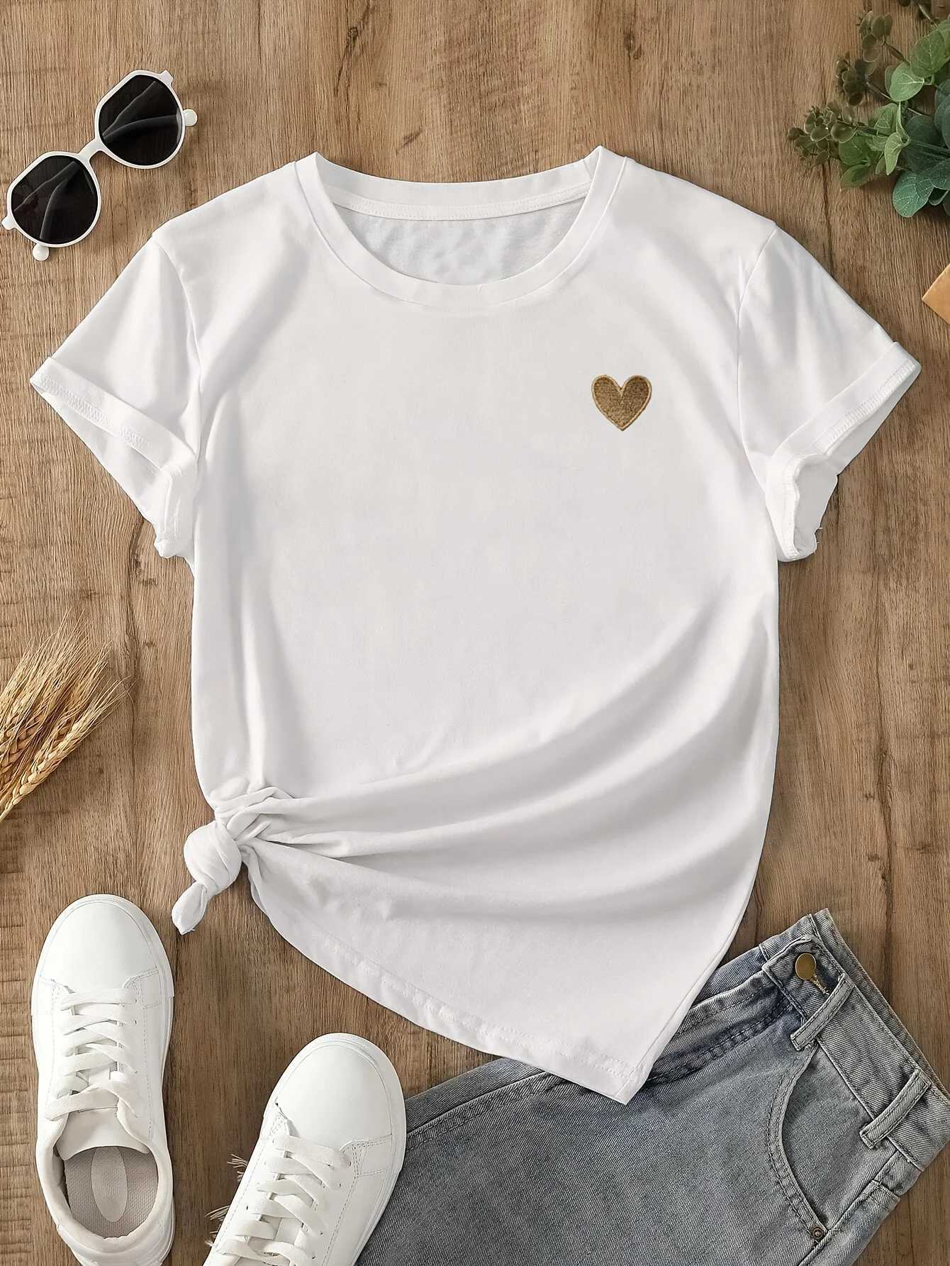 Casual Summer with White Heart Design Womens Embroidered Heart T-Shirt Comfortable Short Sleeve M260317
