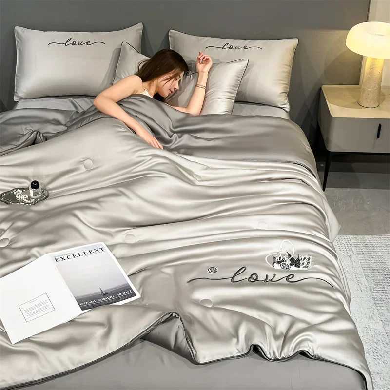 Grade A Washable Ice Silk Summer Quilt Set or 1 Pcs Quilt Skin-friendly Air Conditioning Embroidered Comforter Summer Blanket D260317