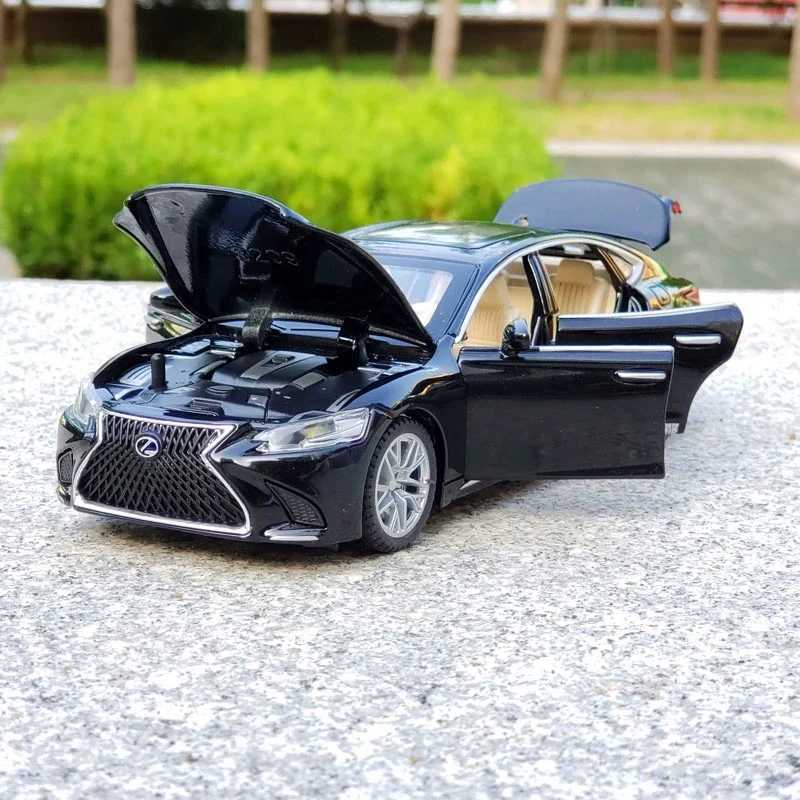 132 alloy die-cast LS500 car model simulation sound and light sedan childrens toys with base ornaments gift D260317