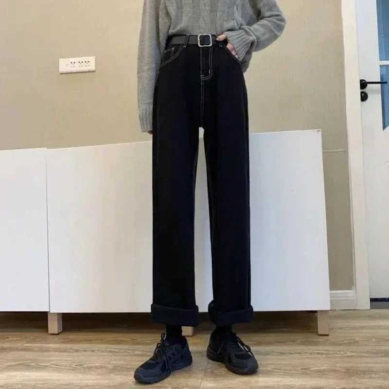 2025 Woman Vintage Casual High Waist Black Jeans Lady Chic Slim Fit Wide Leg Pants s Classic Korean Straight Denim Trousers M260317