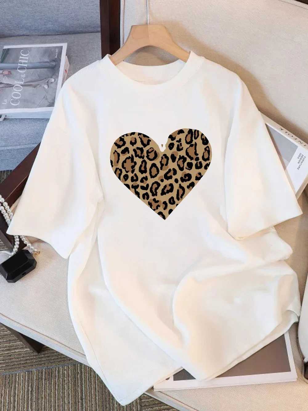 Leopard Love Heart Printed T-shirt Short Sleeve Round Neck Casual Top Summer and Spring Womens Clothing Aesthetic Graphic Y2K M260317