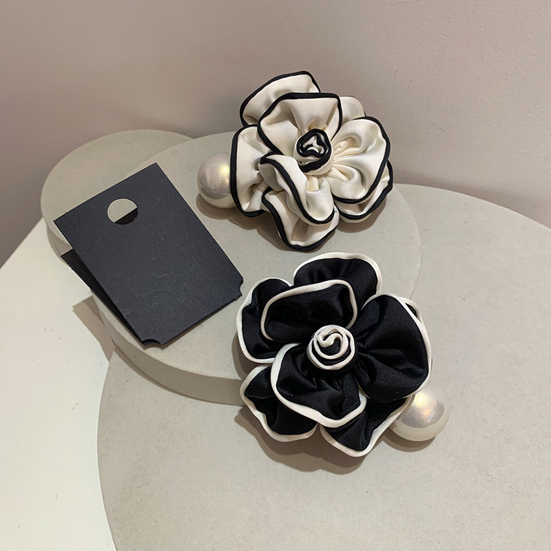 Free Shipping Designer Womens Luxury Hair Clips Fashion French Elegant Fabric Flower High end Curled Camellia Pearl Spring Clip Women Daily Outfit Hai