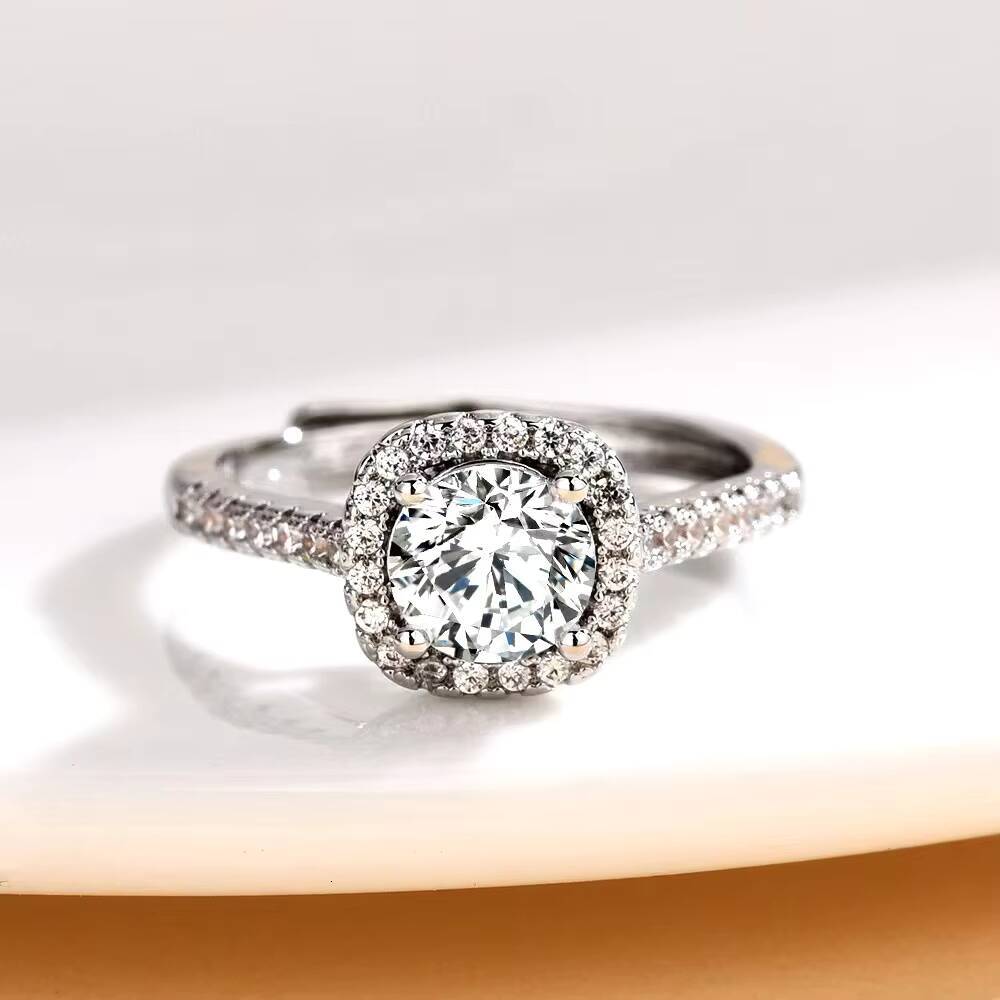 Luster Jewelry Custom Ring Classic Engagement Wedding Moissanite Lab Diamond IGI Certified for Gift and Party