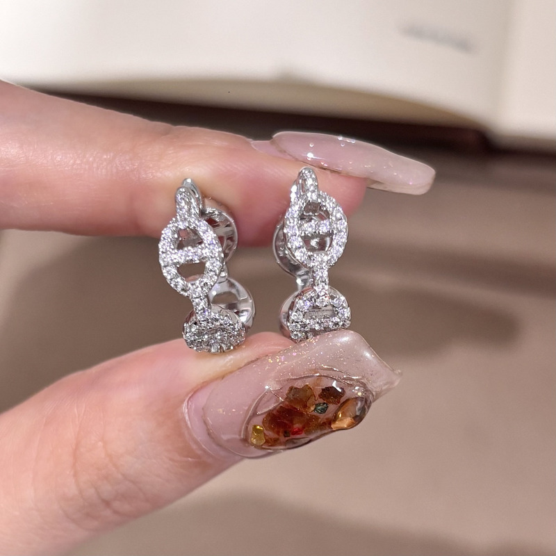 Jewelry Brand Designer Light Luxury Pig Nose Hoop Designer Earrings Niche Stylish Versatile Personality Women Earrings