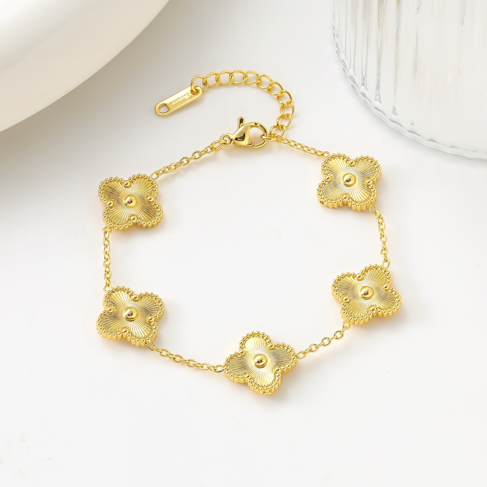 Fashion Elegant Four-Leaf Flower Collarbone Chain Set For Women New Trendy Versatile Internet Celebrity Design Necklace And Earrings