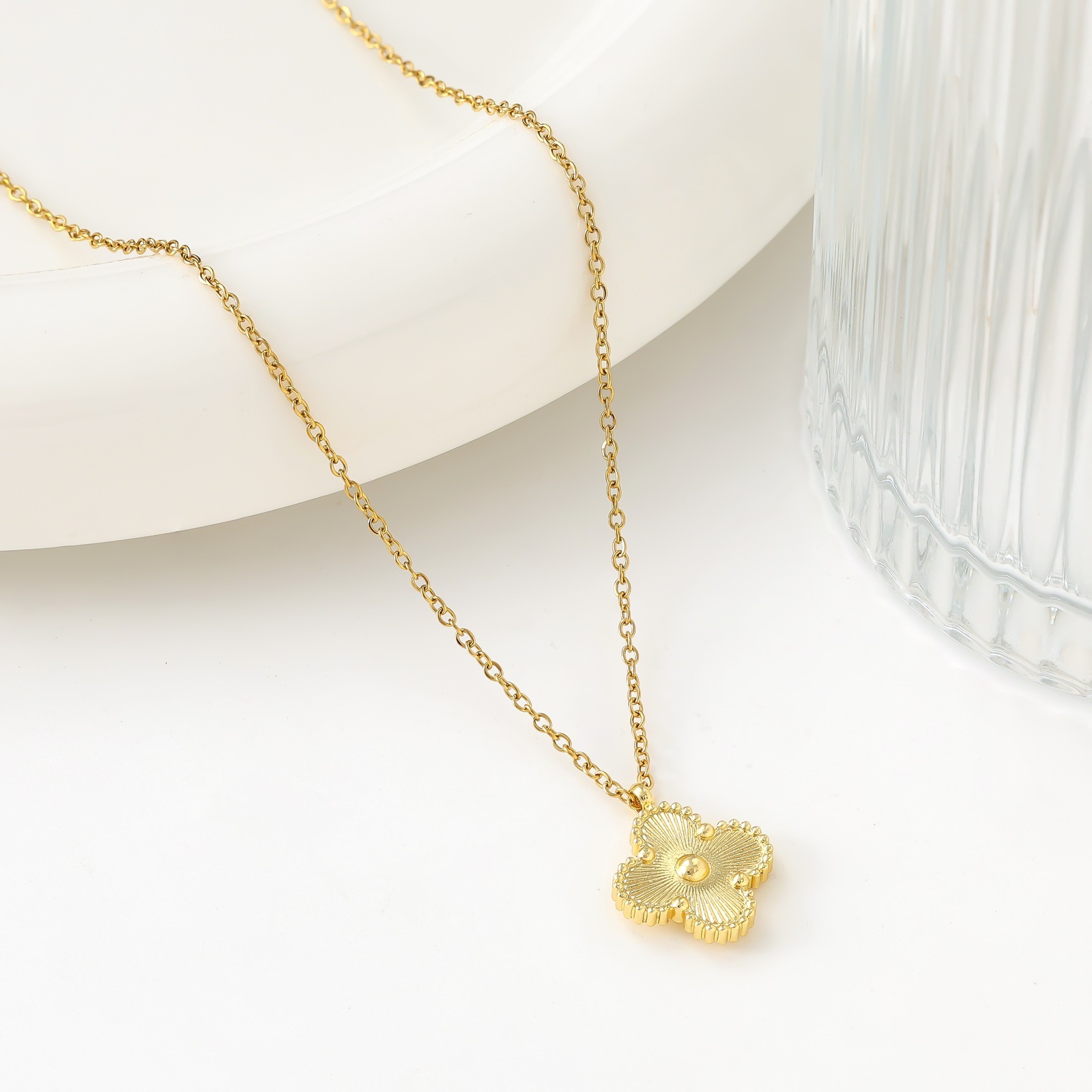 Fashion Elegant Four-Leaf Flower Collarbone Chain Set For Women New Trendy Versatile Internet Celebrity Design Necklace And Earrings
