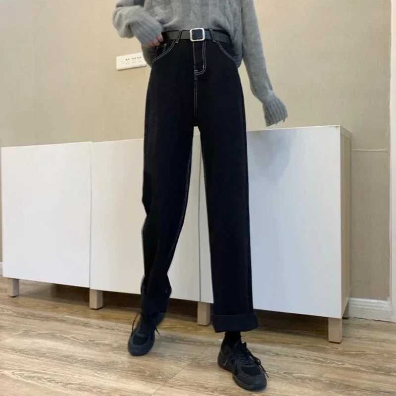 2025 Woman Vintage Casual High Waist Black Jeans Lady Chic Slim Fit Wide Leg Pants s Classic Korean Straight Denim Trousers M260317