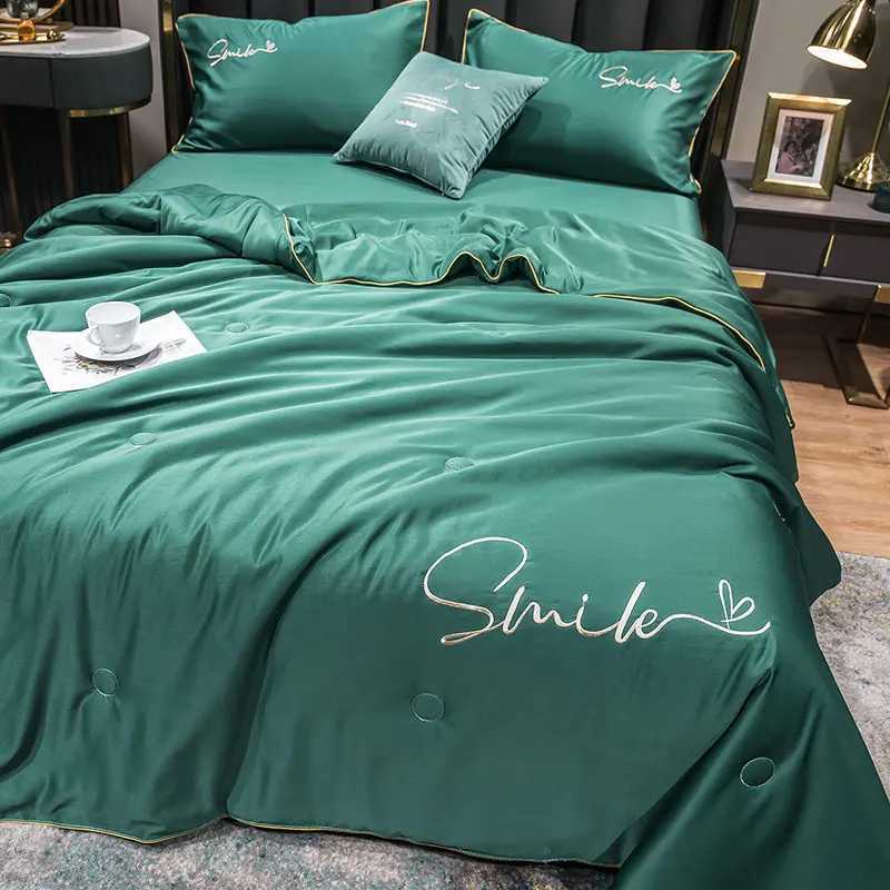 100 Washed Silk Summer Quilt Embroidery Smooth Ice Cooling Comforter for Bed Silky Solid Blanket Soft Cool Summer Blanket D2603171