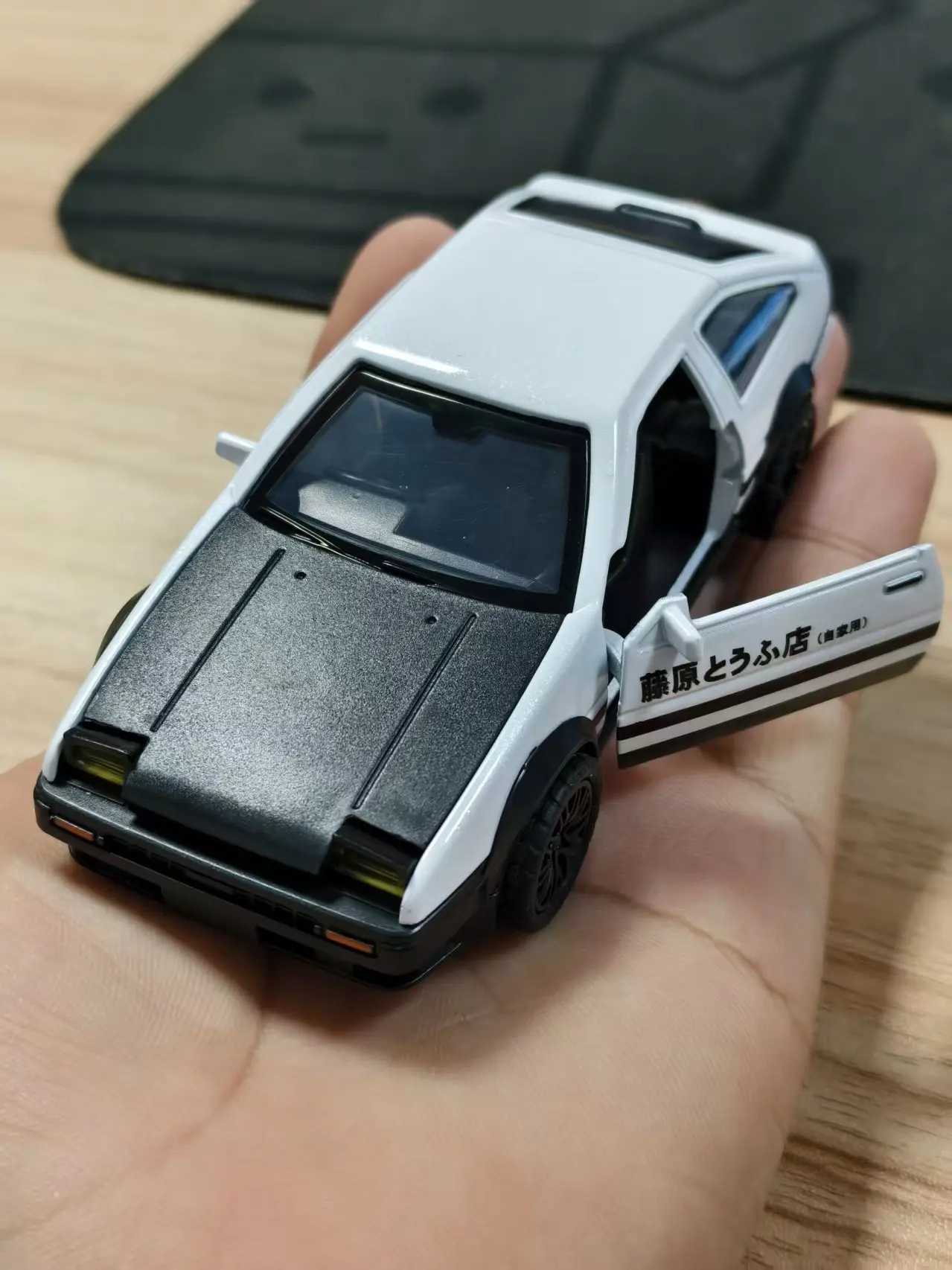 Bagged 136 AE86 pullback model imitation tofu cart Three doors can be opened headlights can be opened Die-cast metal D260317