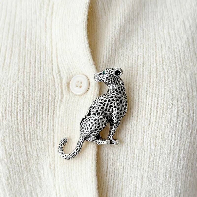 European Trendy Vintage-Style Animal-Print Leopard-Shaped Brooches Fashion-Forward Men Perfect Street Style Parties