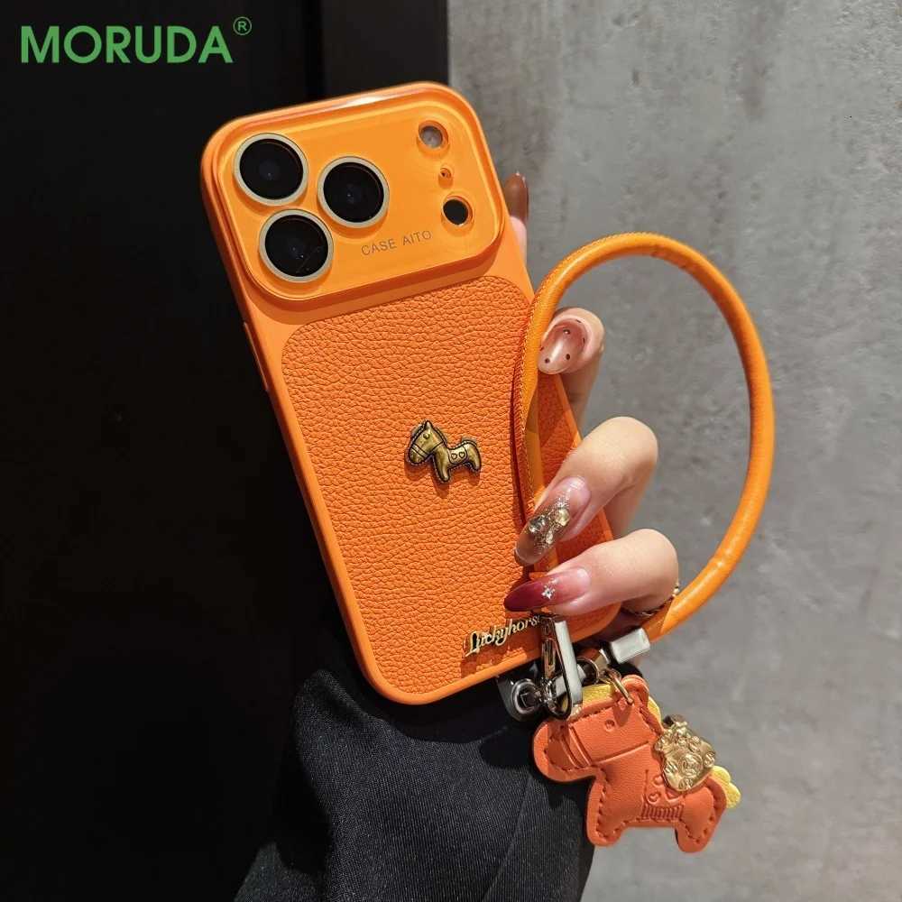 3D Metal Pony PU Leather Phone Case for iPhone 17 16 15 14 Pro Max Instant Conversion 17pro Lens Protection Wrist Strap Cover C260314