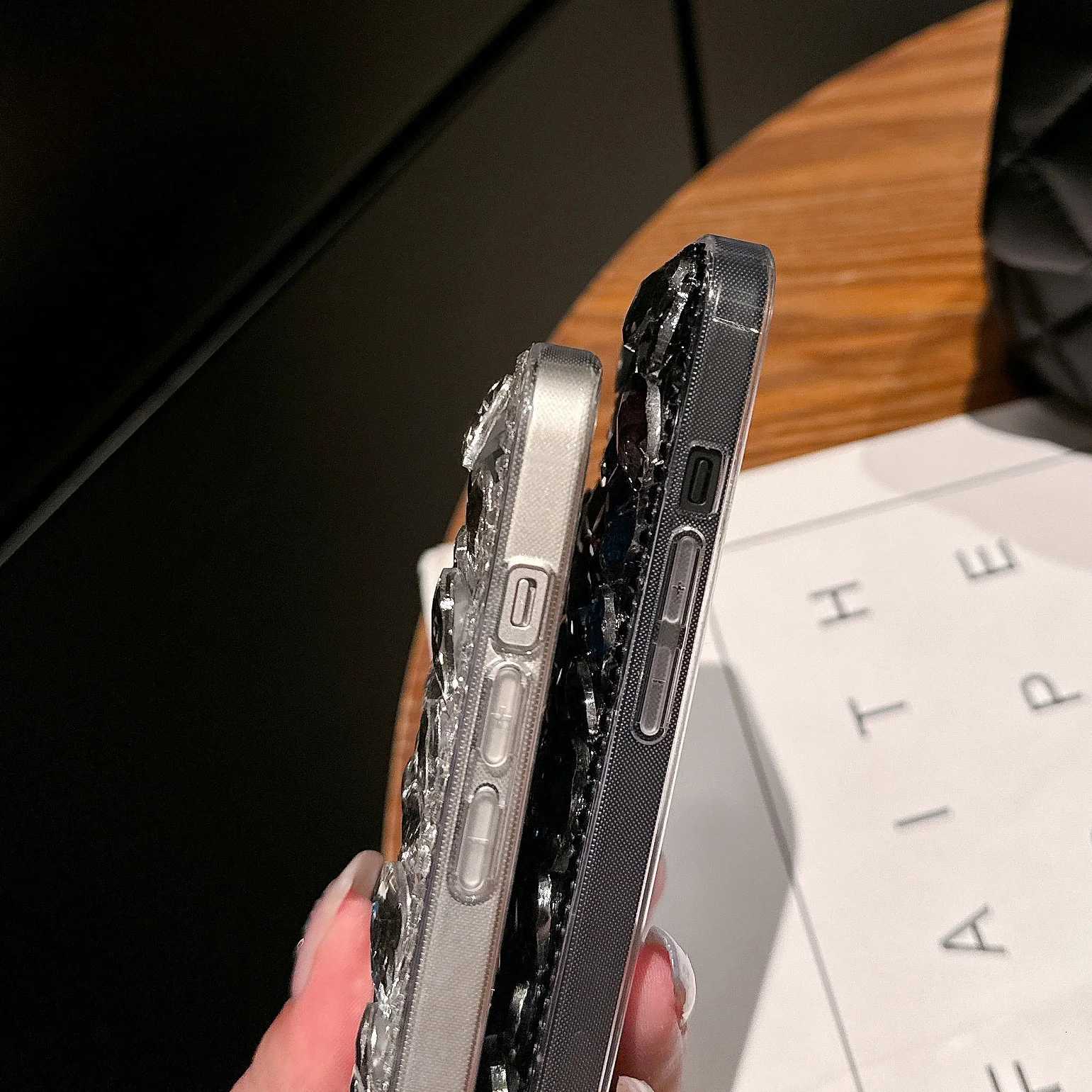 Luxury Fl Shining Diamonds Cover For iPhone 16 Pro Max 15 Plus Jewelled Cover For iPhone 17 Pro 13 12Pro 11 Hard Phone Shell C260314