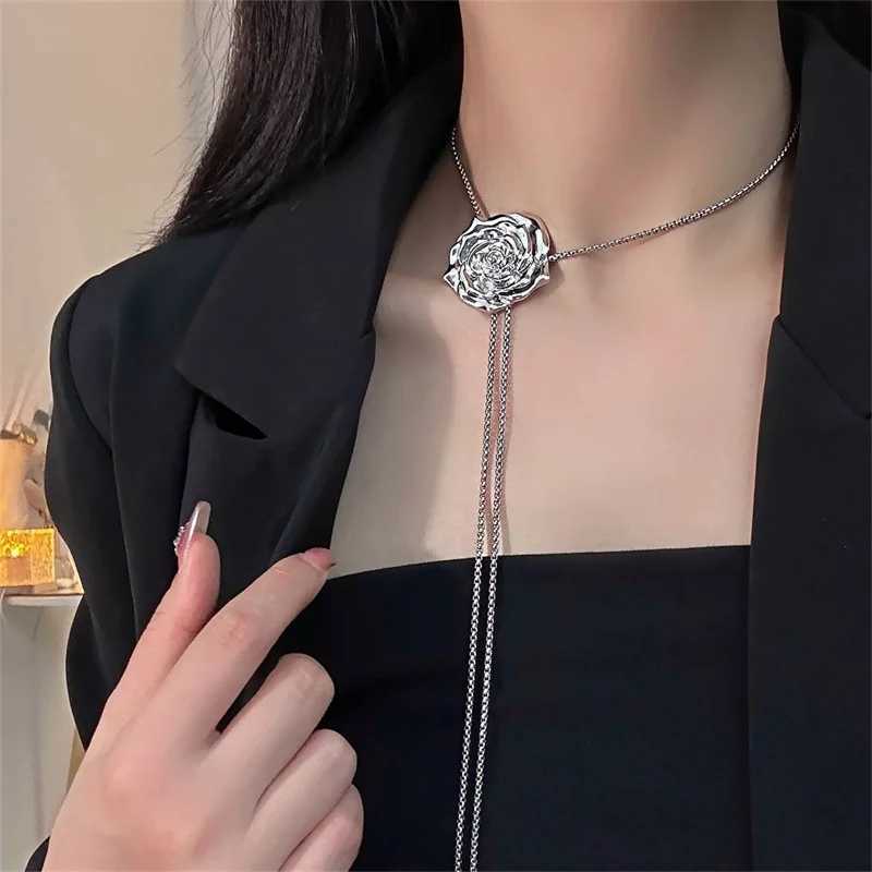 Punk Liquid Metal Butterfly Rose Flower Waist Chain Adjustable Silver Color Pendant Snake Bones Body Chain Punk Hiphop Jewelry H260316 - view 5