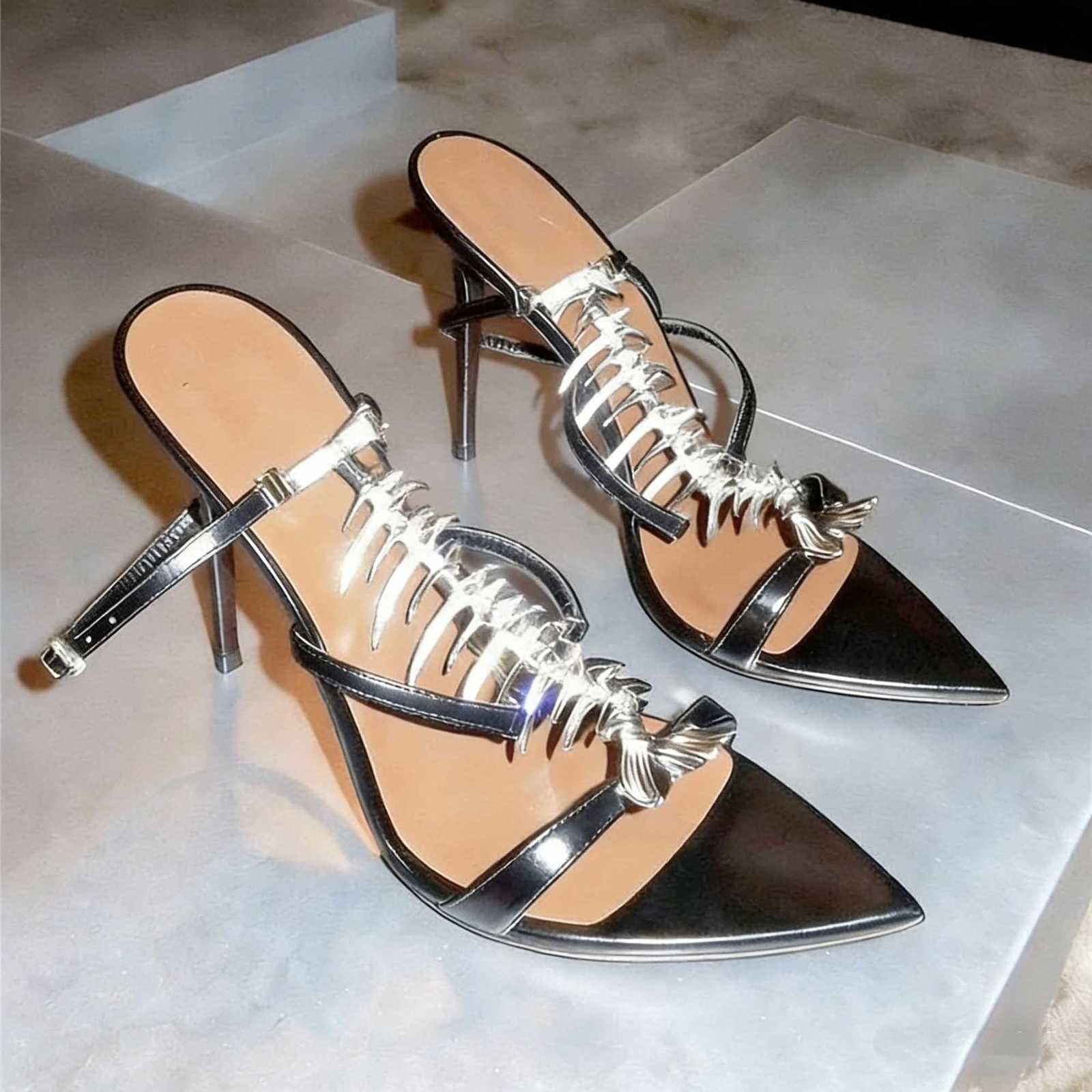 2026 Spring/Summer New Womens Fishbone Rhinestone Embellished Sandals Stiletto Pointed Toe T Strap Modern Evening Sandals K260317