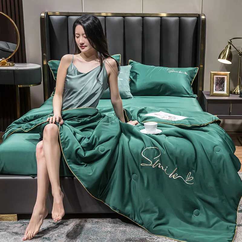 100 Washed Silk Summer Quilt Embroidery Smooth Ice Cooling Comforter for Bed Silky Solid Blanket Soft Cool Summer Blanket D2603171