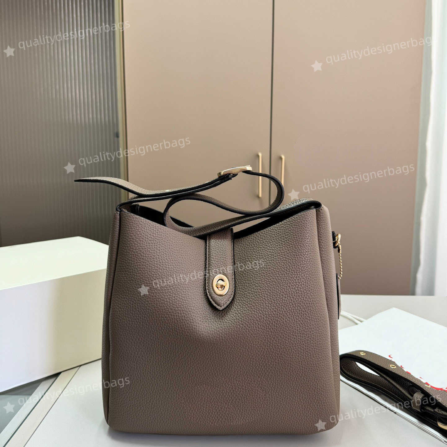 Shoulder Bags Hobo Bags Designer Ladies Bucket Bags Shoulder Bags Commuter Bags Crossbody Bags Large Shopping Underarm Bags Wallets Travel Bags Designer Handbags