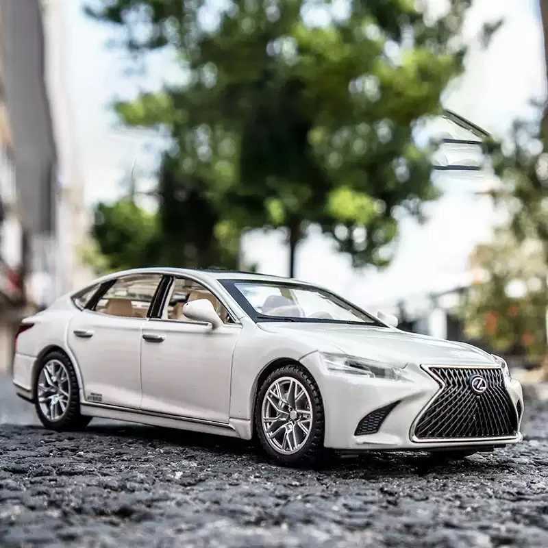 132 alloy die-cast LS500 car model simulation sound and light sedan childrens toys with base ornaments gift D260317