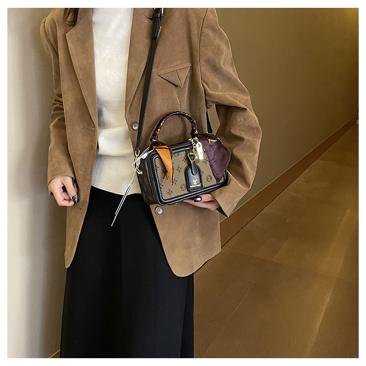 2025 new stylish small square box bag personalized daily commuting crossbody bag cross bag for women
