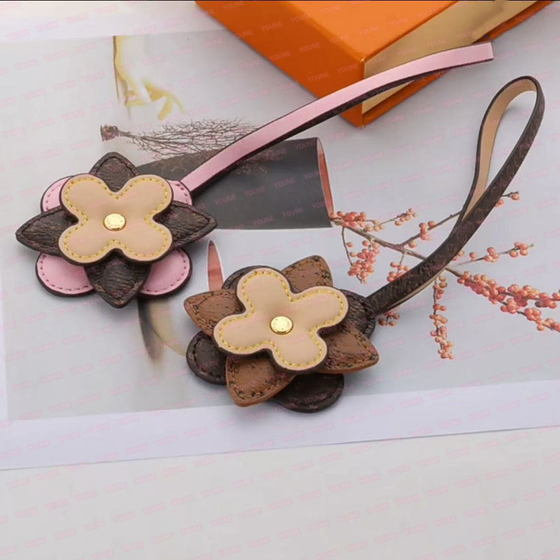 MY MONOGRAM LAYERS Mini Vivie Strass Bag Charm sunflower Leather Key Chain Designer For Women Cute Pendant Bag Charm Unisex Fashion Metal Keyrings Accessories L