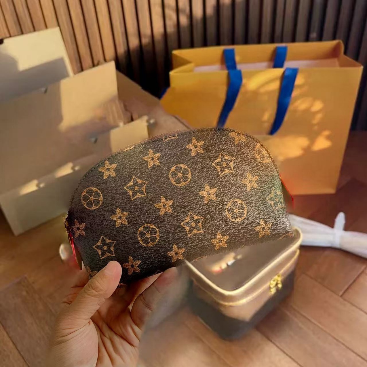 Luxurys Designer Travel Bag Designer Toilet Bags Fashion Clutch Purses Large-capacity Luxury Cosmetics Handbag Classic Makeup Bag Denim Blue and Cherry