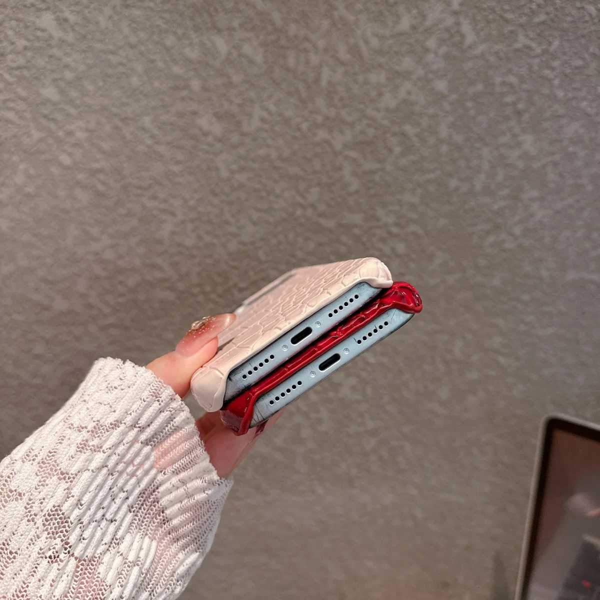 Luxury Glossy Crocodile Leather Texture Phone Case For iPhone 17 Air 16 15 14 Plus 13 11 Pro Max Frameless Shockproof Girl Cover C260314