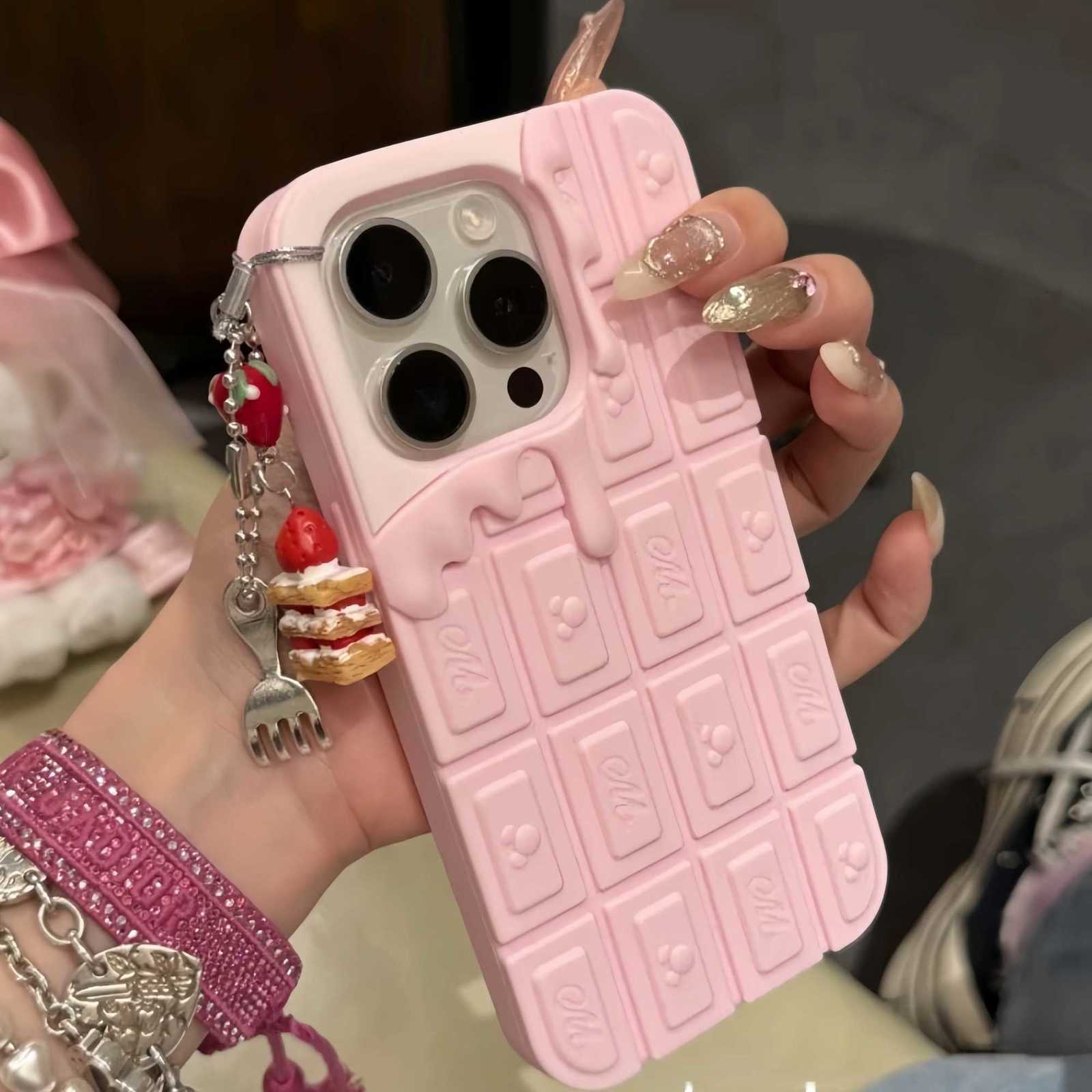 For iphone 4 5 6 S 7 8 Plus 17 16 15 14 13 12 Pro Max 11 17pro 3D Cartoon Chocolate Silicone Case Strawberry Cake Pendant Cover C260314