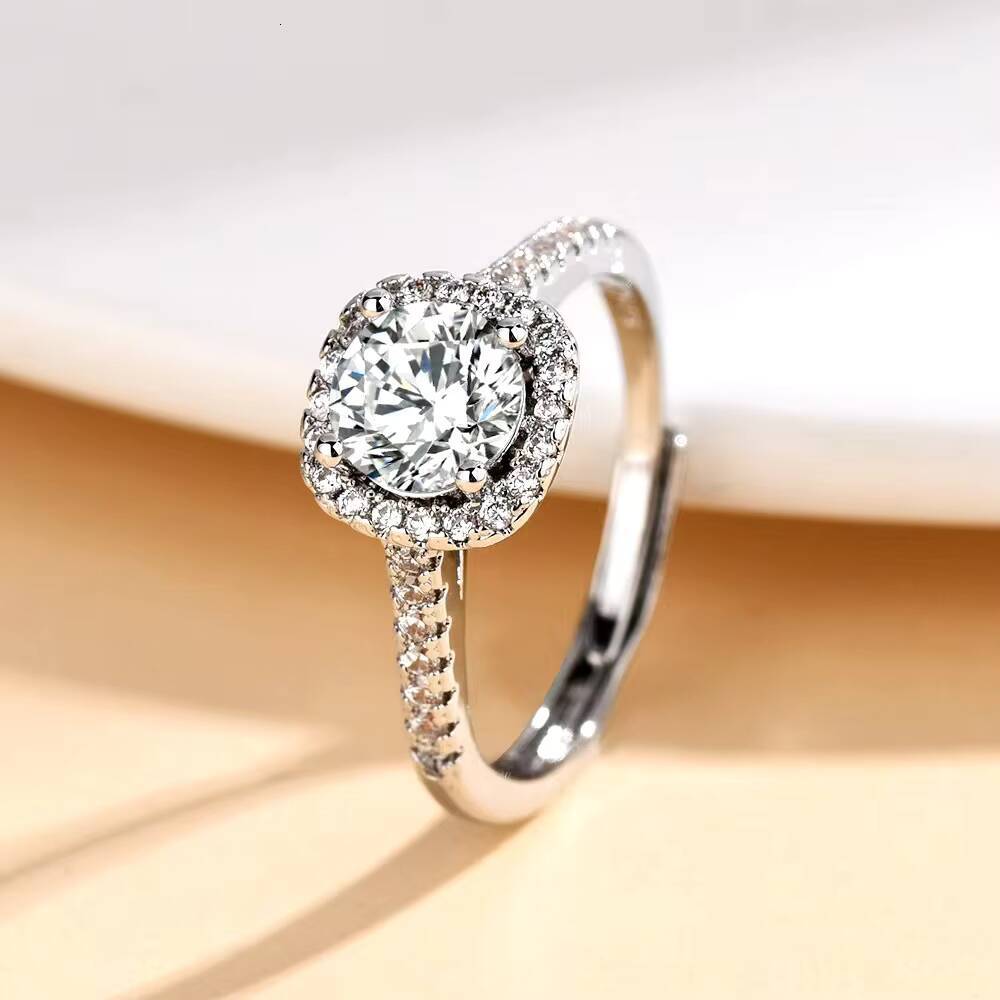 Luster Jewelry Custom Ring Classic Engagement Wedding Moissanite Lab Diamond IGI Certified for Gift and Party
